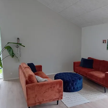 Spacious Family House Outside And Inside