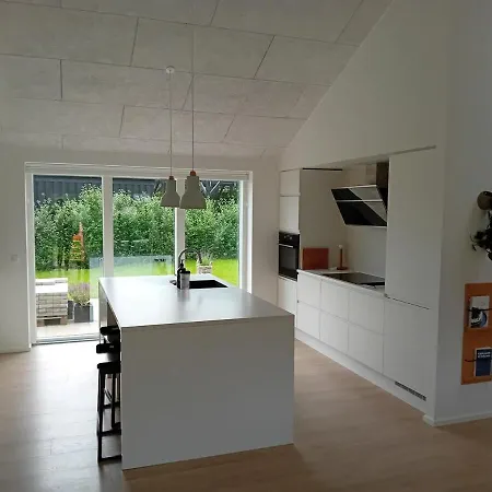 Spacious Family House Outside And Inside *