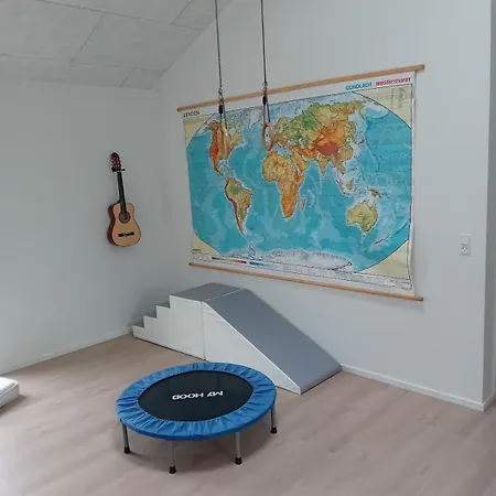 Spacious Family House Outside And Inside *