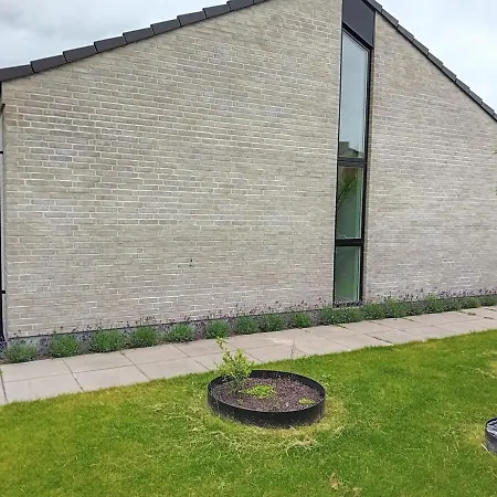 Spacious Family House Outside And Inside