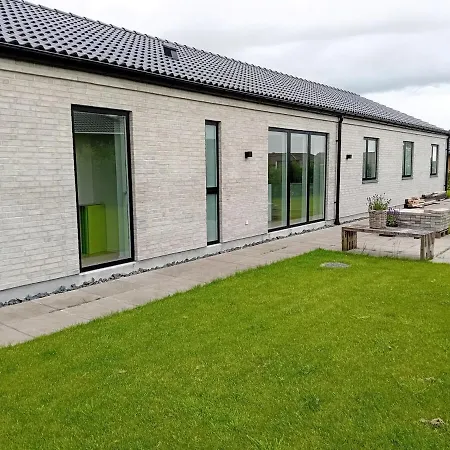 Spacious Family House Outside And Inside *